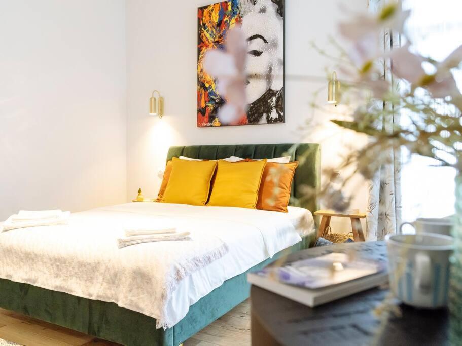 Ferienwohnung Le Bijou De Marilyn Bukarest Exterior foto